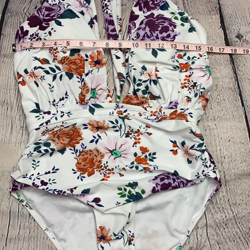 NWT: Cupshe White Floral 1pc Swimsuit Size: XL - Picture 8 of 17